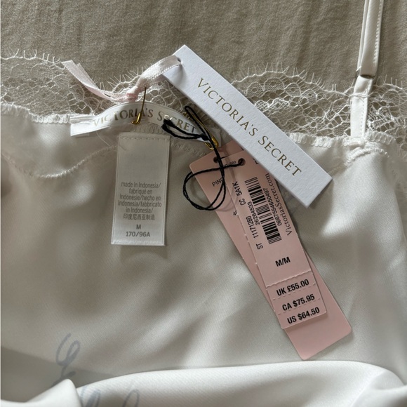 VS Lingerie Slip - Picture 2 of 4